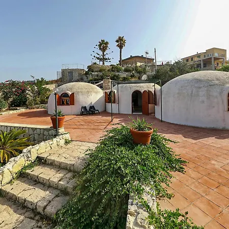 Cozy In Siracusa With Kitchen